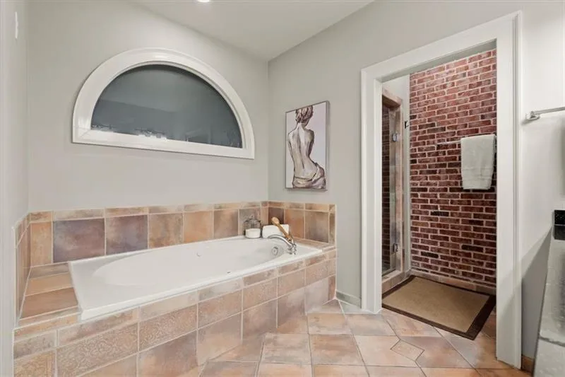 5512 Glenridge Drive Ne Unit E, Sandy Springs, Georgia 30342, 4 Bedrooms Bedrooms, ,4 BathroomsBathrooms,Residential,Sold,5512 Glenridge Drive Ne Unit E,7492546
