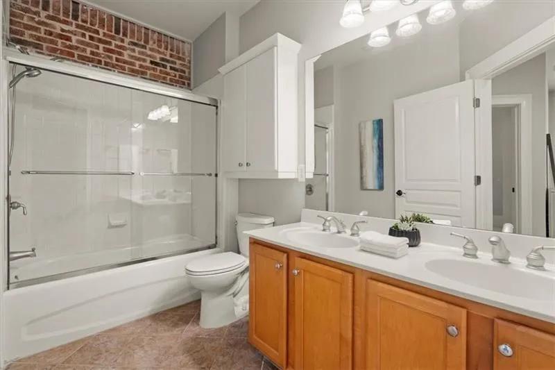 5512 Glenridge Drive Ne Unit E, Sandy Springs, Georgia 30342, 4 Bedrooms Bedrooms, ,4 BathroomsBathrooms,Residential,Sold,5512 Glenridge Drive Ne Unit E,7492546