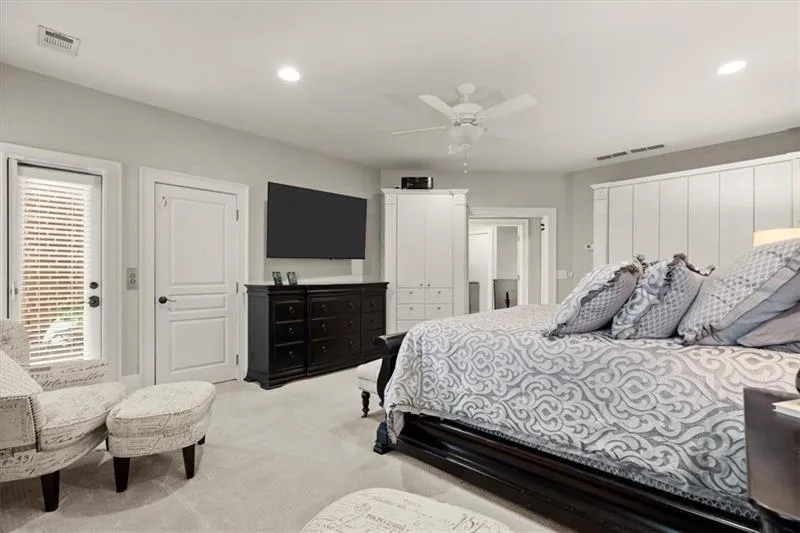 5512 Glenridge Drive Ne Unit E, Sandy Springs, Georgia 30342, 4 Bedrooms Bedrooms, ,4 BathroomsBathrooms,Residential,Sold,5512 Glenridge Drive Ne Unit E,7492546