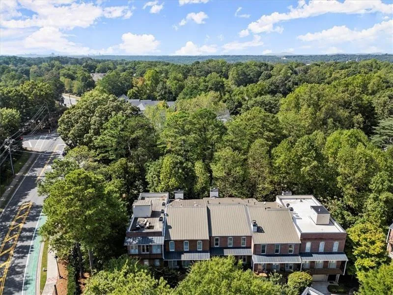 5512 Glenridge Drive Ne Unit E, Sandy Springs, Georgia 30342, 4 Bedrooms Bedrooms, ,4 BathroomsBathrooms,Residential,Sold,5512 Glenridge Drive Ne Unit E,7492546