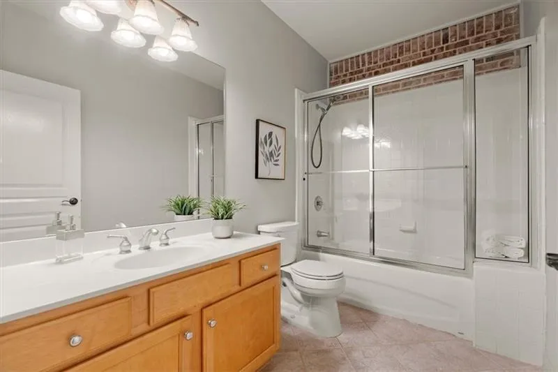 5512 Glenridge Drive Ne Unit E, Sandy Springs, Georgia 30342, 4 Bedrooms Bedrooms, ,4 BathroomsBathrooms,Residential,Sold,5512 Glenridge Drive Ne Unit E,7492546