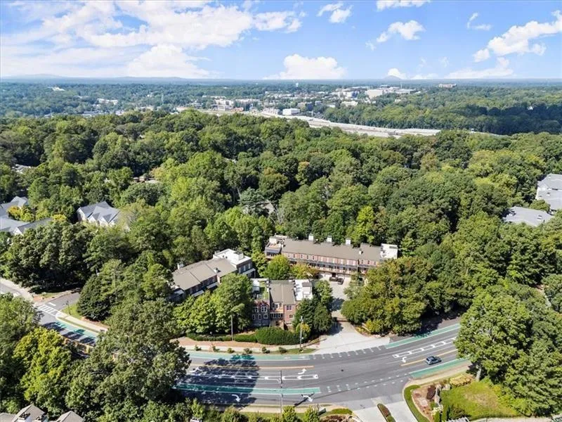 5512 Glenridge Drive Ne Unit E, Sandy Springs, Georgia 30342, 4 Bedrooms Bedrooms, ,4 BathroomsBathrooms,Residential,Sold,5512 Glenridge Drive Ne Unit E,7492546