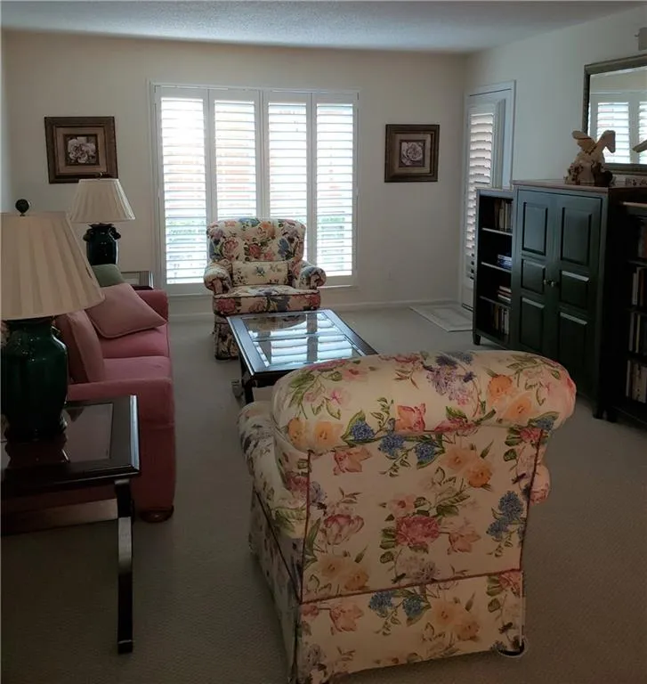 6851 Roswell Road Ne Unit F16, Sandy Springs, Georgia 30328, 3 Bedrooms Bedrooms, ,2 BathroomsBathrooms,Residential,Sold,6851 Roswell Road Ne Unit F16,6735508
