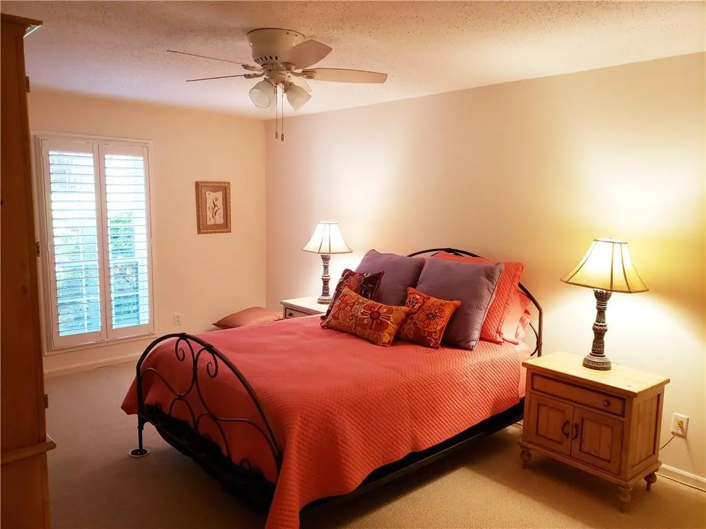 6851 Roswell Road Ne Unit F16, Sandy Springs, Georgia 30328, 3 Bedrooms Bedrooms, ,2 BathroomsBathrooms,Residential,Sold,6851 Roswell Road Ne Unit F16,6735508
