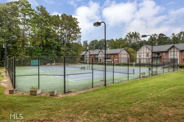 6851 Roswell Road Ne Unit F16, Sandy Springs, Georgia 30328, 3 Bedrooms Bedrooms, ,2 BathroomsBathrooms,Residential,Sold,6851 Roswell Road Ne Unit F16,6735508