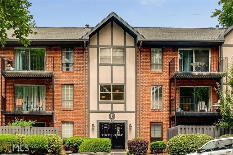 6851 Roswell Road Ne Unit F16, Sandy Springs, Georgia 30328, 3 Bedrooms Bedrooms, ,2 BathroomsBathrooms,Residential,Sold,6851 Roswell Road Ne Unit F16,6735508
