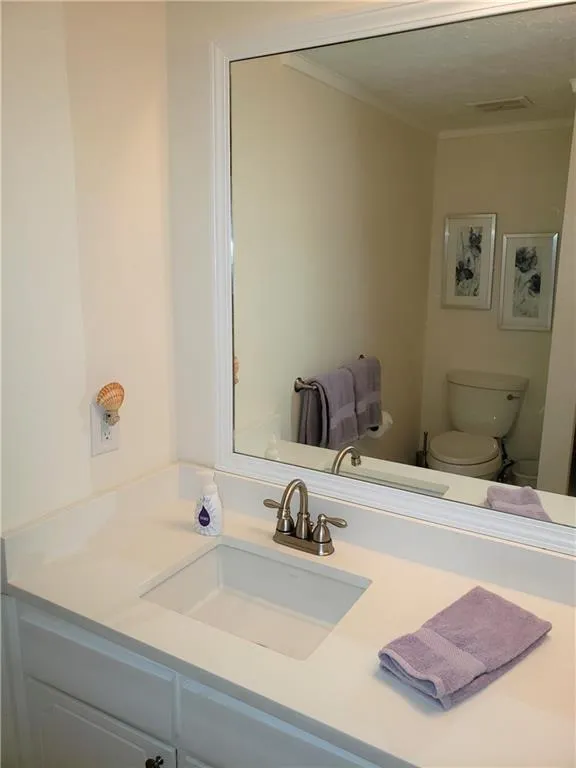 6851 Roswell Road Ne Unit F16, Sandy Springs, Georgia 30328, 3 Bedrooms Bedrooms, ,2 BathroomsBathrooms,Residential,Sold,6851 Roswell Road Ne Unit F16,6735508