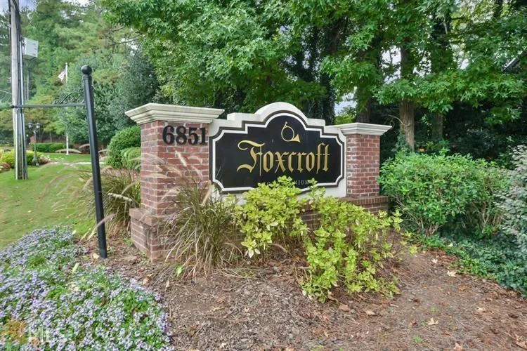 6851 Roswell Road Ne Unit F16, Sandy Springs, Georgia 30328, 3 Bedrooms Bedrooms, ,2 BathroomsBathrooms,Residential,Sold,6851 Roswell Road Ne Unit F16,6735508