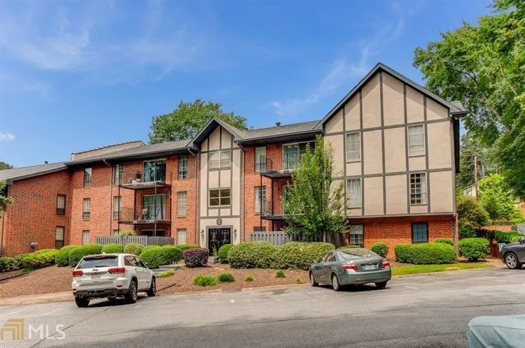 6851 Roswell Road Ne Unit F16, Sandy Springs, Georgia 30328, 3 Bedrooms Bedrooms, ,2 BathroomsBathrooms,Residential,Sold,6851 Roswell Road Ne Unit F16,6735508
