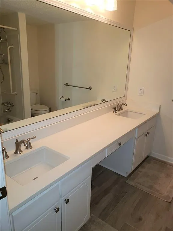 6851 Roswell Road Ne Unit F16, Sandy Springs, Georgia 30328, 3 Bedrooms Bedrooms, ,2 BathroomsBathrooms,Residential,Sold,6851 Roswell Road Ne Unit F16,6735508
