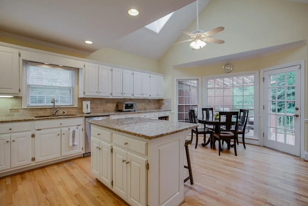 400 Ashdowne Way, Sandy Springs, Georgia 30350, 5 Bedrooms Bedrooms, ,4 BathroomsBathrooms,Residential,Sold,400 Ashdowne Way,5808355