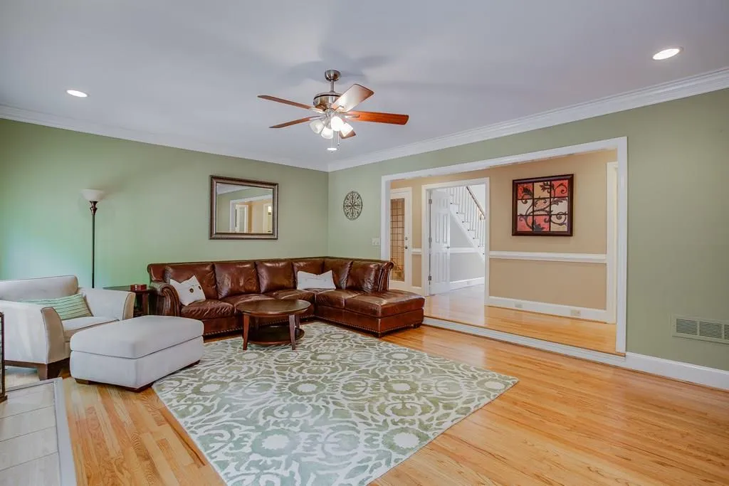 400 Ashdowne Way, Sandy Springs, Georgia 30350, 5 Bedrooms Bedrooms, ,4 BathroomsBathrooms,Residential,Sold,400 Ashdowne Way,5808355