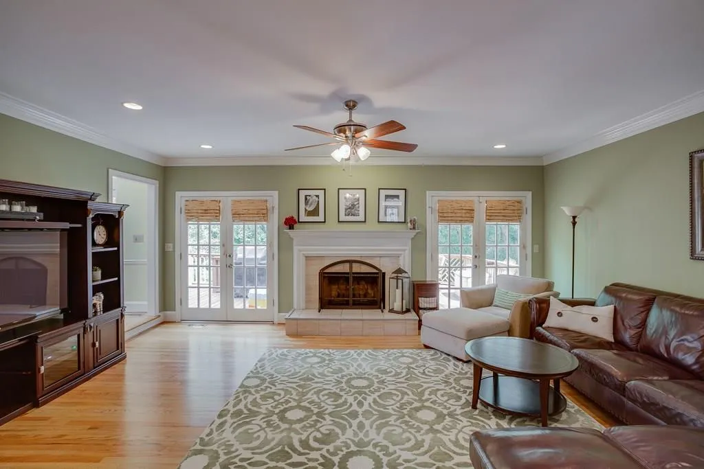 400 Ashdowne Way, Sandy Springs, Georgia 30350, 5 Bedrooms Bedrooms, ,4 BathroomsBathrooms,Residential,Sold,400 Ashdowne Way,5808355