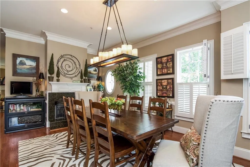 5492 Glenridge Drive Unit 568, Atlanta, Georgia 30342, 3 Bedrooms Bedrooms, ,3 BathroomsBathrooms,Residential,Sold,5492 Glenridge Drive Unit 568,5576505