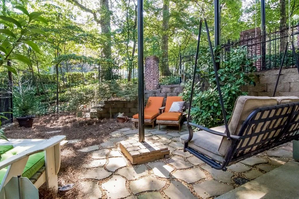 5492 Glenridge Drive Unit 568, Atlanta, Georgia 30342, 3 Bedrooms Bedrooms, ,3 BathroomsBathrooms,Residential,Sold,5492 Glenridge Drive Unit 568,5576505