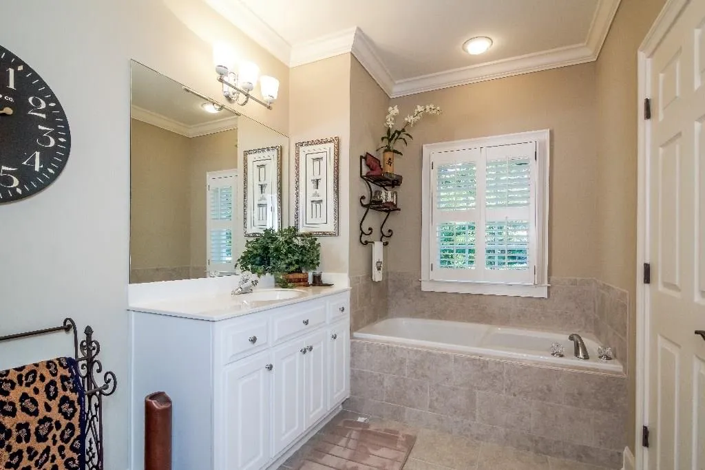 5492 Glenridge Drive Unit 568, Atlanta, Georgia 30342, 3 Bedrooms Bedrooms, ,3 BathroomsBathrooms,Residential,Sold,5492 Glenridge Drive Unit 568,5576505