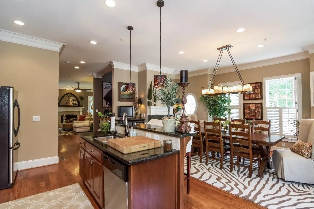 5492 Glenridge Drive Unit 568, Atlanta, Georgia 30342, 3 Bedrooms Bedrooms, ,3 BathroomsBathrooms,Residential,Sold,5492 Glenridge Drive Unit 568,5576505