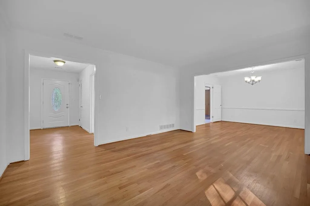 7495 Twin Branch Road, Sandy Springs, Georgia 30328, 4 Bedrooms Bedrooms, ,3 BathroomsBathrooms,Residential,Sold,7495 Twin Branch Road,7245687