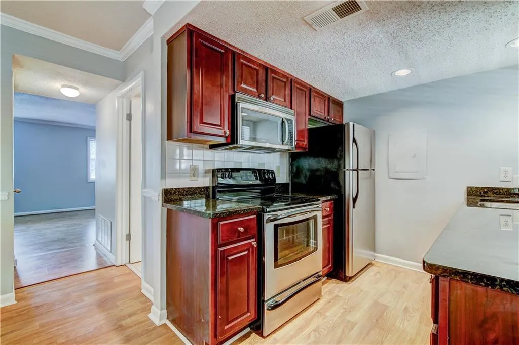 6900 Roswell Road Unit I7, Atlanta, Georgia 30328, 3 Bedrooms Bedrooms, ,2 BathroomsBathrooms,Residential,Sold,6900 Roswell Road Unit I7,6037912