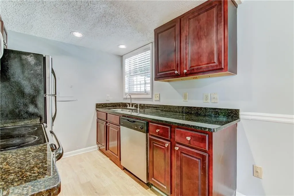 6900 Roswell Road Unit I7, Atlanta, Georgia 30328, 3 Bedrooms Bedrooms, ,2 BathroomsBathrooms,Residential,Sold,6900 Roswell Road Unit I7,6037912