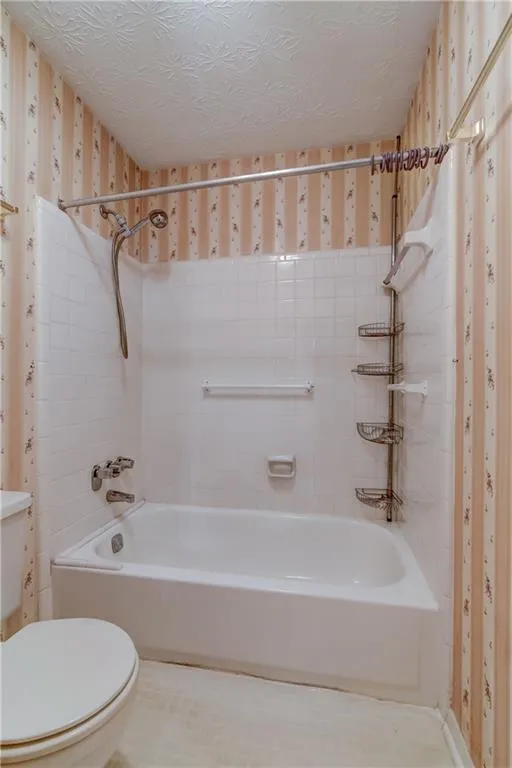 209 Woodcliff Drive, Atlanta, Georgia 30350, 2 Bedrooms Bedrooms, ,2 BathroomsBathrooms,Residential,Sold,209 Woodcliff Drive,5892515