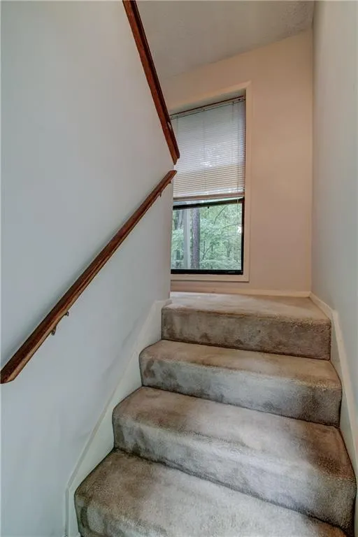 209 Woodcliff Drive, Atlanta, Georgia 30350, 2 Bedrooms Bedrooms, ,2 BathroomsBathrooms,Residential,Sold,209 Woodcliff Drive,5892515