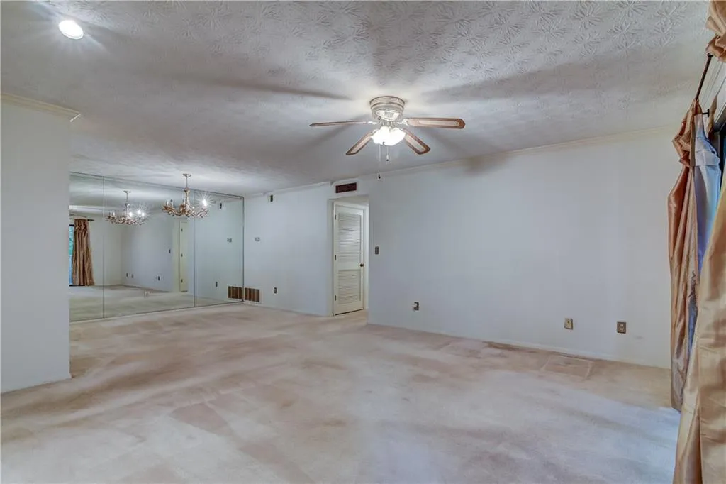 209 Woodcliff Drive, Atlanta, Georgia 30350, 2 Bedrooms Bedrooms, ,2 BathroomsBathrooms,Residential,Sold,209 Woodcliff Drive,5892515