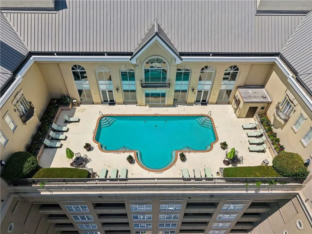 A final view of the rooftop saltwater pool & sunning deck at Meridian Buckhead.