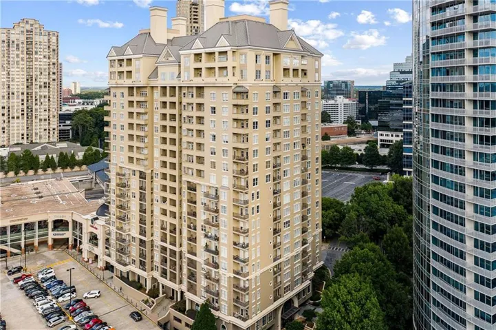 Nestled on the 10th floor, this beautifully maintained one bedroom residence features rich hardwood floors, private walk-out terrace, well-appointed kitchen all with an open layout floor plan!