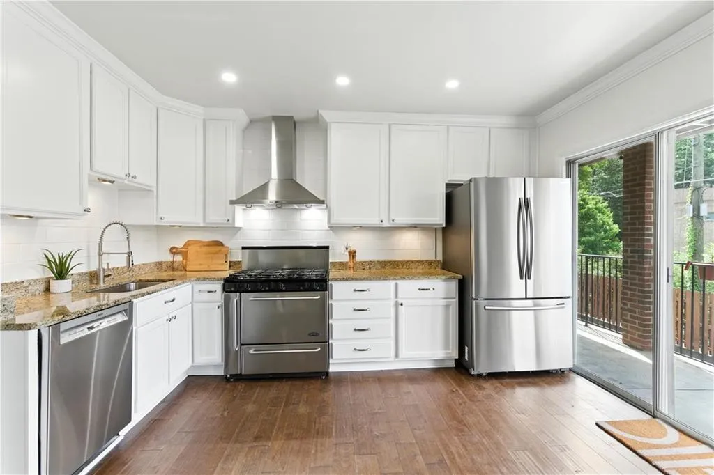 1705 Monroe Drive Ne Unit B05, Atlanta, Georgia 30324, 2 Bedrooms Bedrooms, ,1 BathroomBathrooms,Residential,For Sale,1705 Monroe Drive Ne Unit B05,7619070