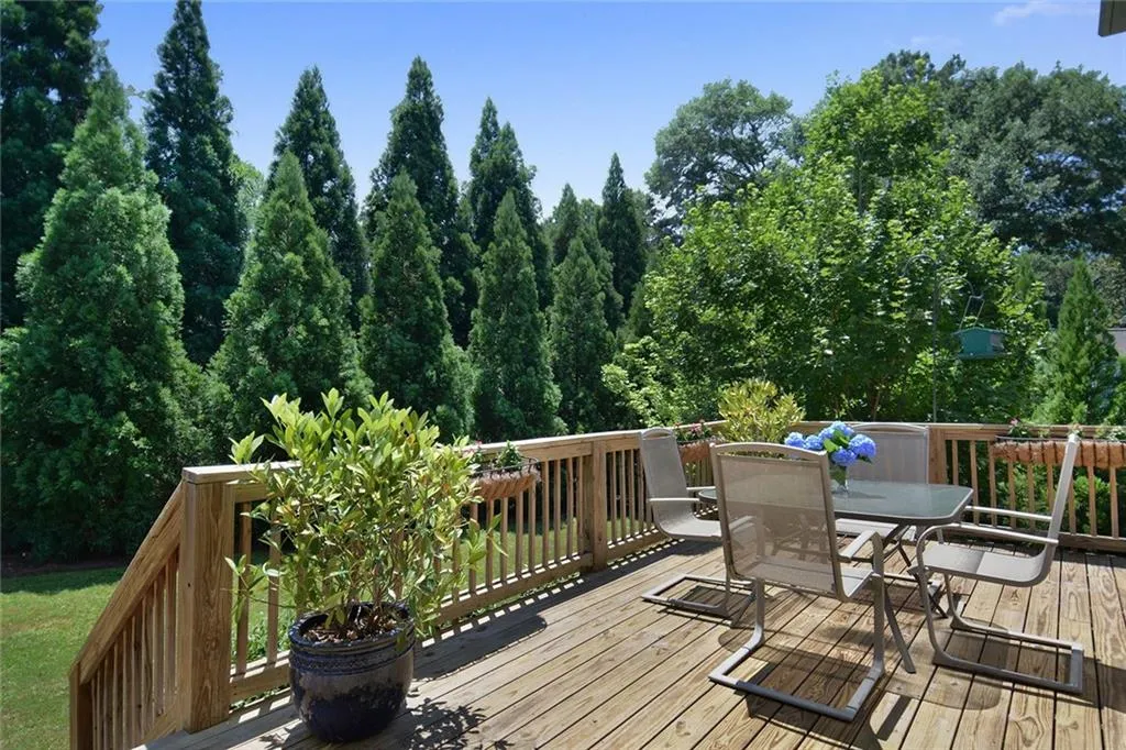 1035 Balmoral Road, Atlanta, Georgia 30319, 6 Bedrooms Bedrooms, ,5 BathroomsBathrooms,Residential,Sold,1035 Balmoral Road,6558554