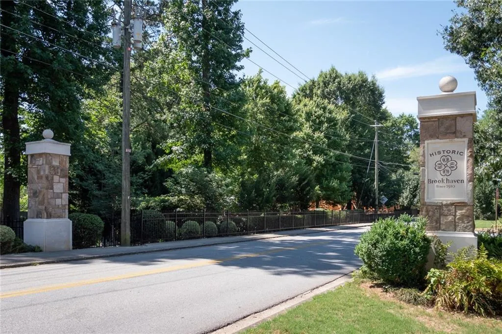 1035 Balmoral Road, Atlanta, Georgia 30319, 6 Bedrooms Bedrooms, ,5 BathroomsBathrooms,Residential,Sold,1035 Balmoral Road,6558554