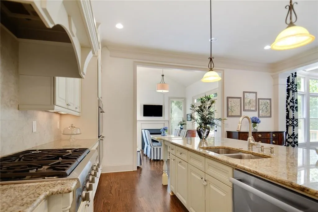 1035 Balmoral Road, Atlanta, Georgia 30319, 6 Bedrooms Bedrooms, ,5 BathroomsBathrooms,Residential,Sold,1035 Balmoral Road,6558554