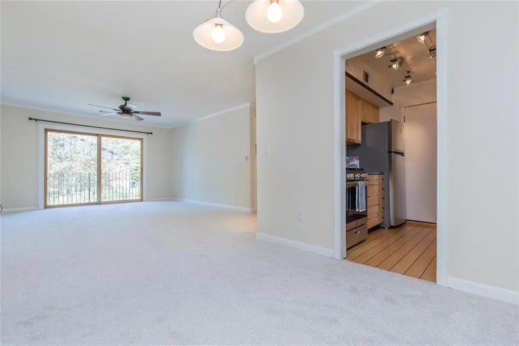 6851 Roswell Road Unit O9, Sandy Springs, Georgia 30328, 1 Bedroom Bedrooms, ,1 BathroomBathrooms,Residential,Sold,6851 Roswell Road Unit O9,6604271