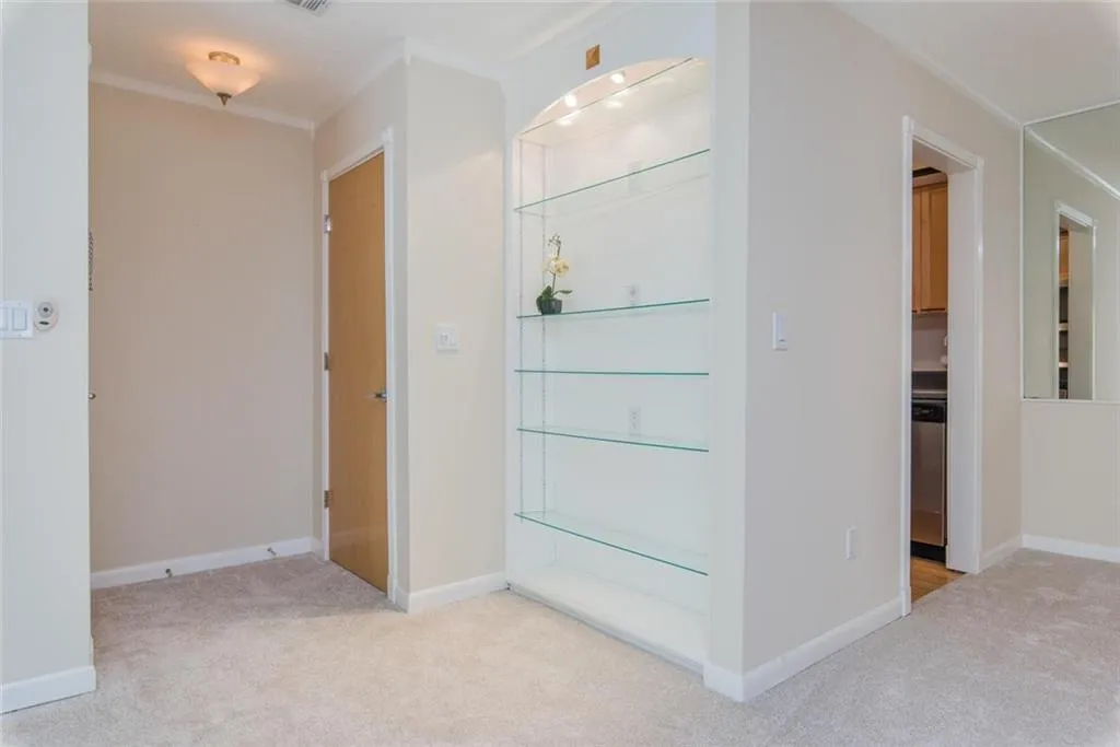 6851 Roswell Road Unit O9, Sandy Springs, Georgia 30328, 1 Bedroom Bedrooms, ,1 BathroomBathrooms,Residential,Sold,6851 Roswell Road Unit O9,6604271