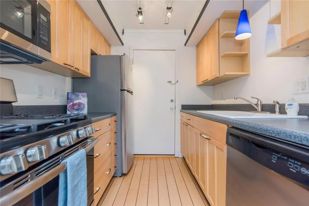 6851 Roswell Road Unit O9, Sandy Springs, Georgia 30328, 1 Bedroom Bedrooms, ,1 BathroomBathrooms,Residential,Sold,6851 Roswell Road Unit O9,6604271