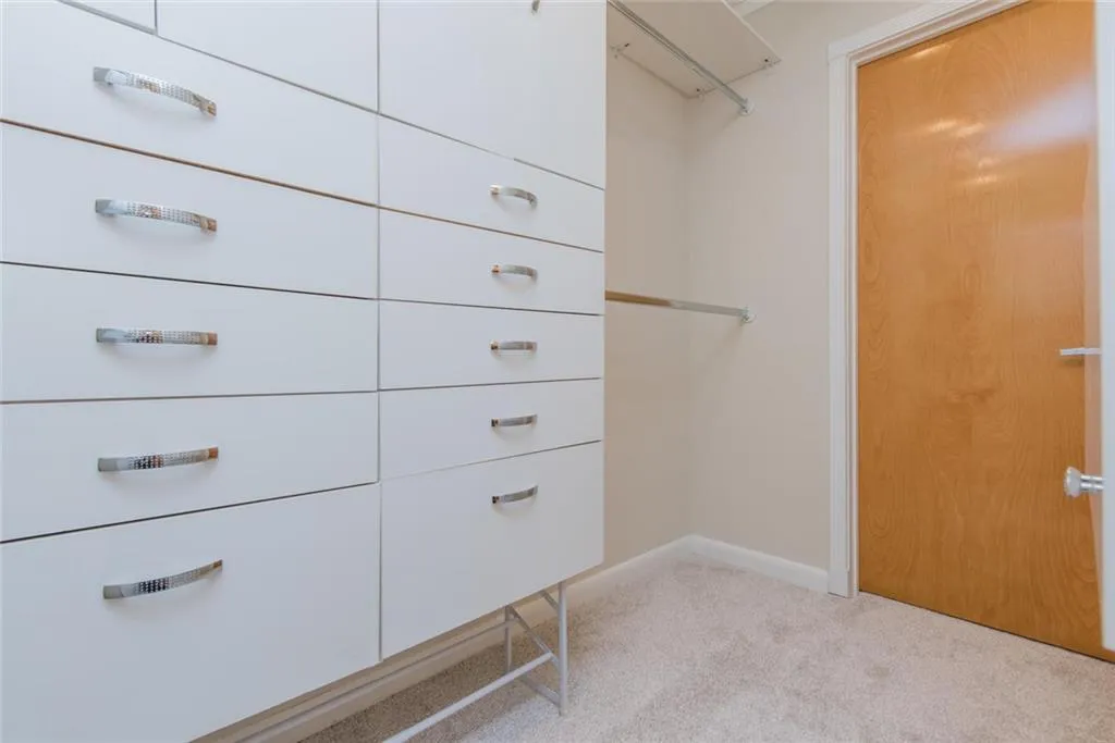 6851 Roswell Road Unit O9, Sandy Springs, Georgia 30328, 1 Bedroom Bedrooms, ,1 BathroomBathrooms,Residential,Sold,6851 Roswell Road Unit O9,6604271