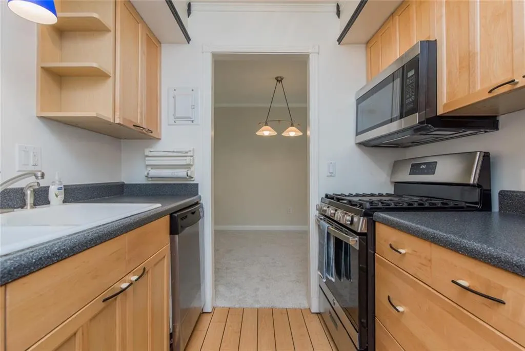 6851 Roswell Road Unit O9, Sandy Springs, Georgia 30328, 1 Bedroom Bedrooms, ,1 BathroomBathrooms,Residential,Sold,6851 Roswell Road Unit O9,6604271