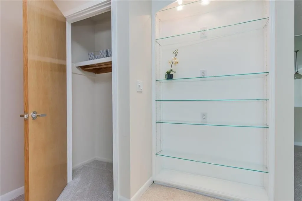 6851 Roswell Road Unit O9, Sandy Springs, Georgia 30328, 1 Bedroom Bedrooms, ,1 BathroomBathrooms,Residential,Sold,6851 Roswell Road Unit O9,6604271