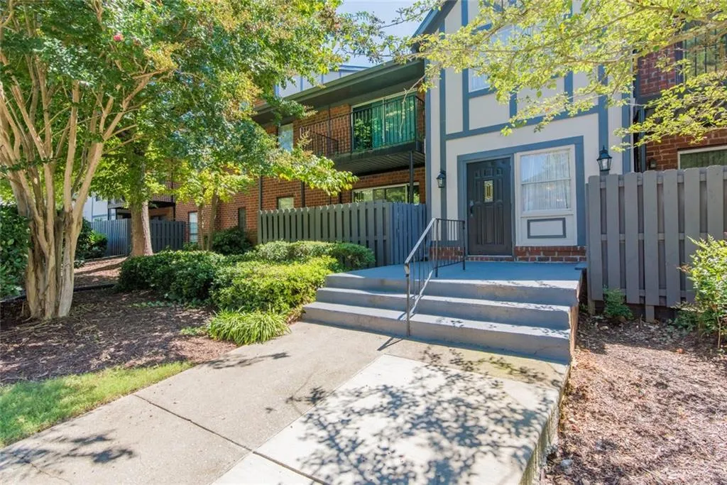 6851 Roswell Road Unit O9, Sandy Springs, Georgia 30328, 1 Bedroom Bedrooms, ,1 BathroomBathrooms,Residential,Sold,6851 Roswell Road Unit O9,6604271