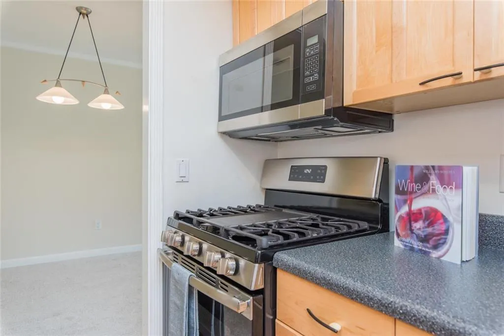 6851 Roswell Road Unit O9, Sandy Springs, Georgia 30328, 1 Bedroom Bedrooms, ,1 BathroomBathrooms,Residential,Sold,6851 Roswell Road Unit O9,6604271