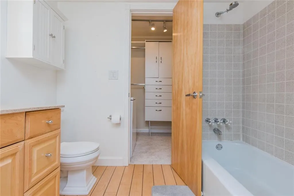 6851 Roswell Road Unit O9, Sandy Springs, Georgia 30328, 1 Bedroom Bedrooms, ,1 BathroomBathrooms,Residential,Sold,6851 Roswell Road Unit O9,6604271