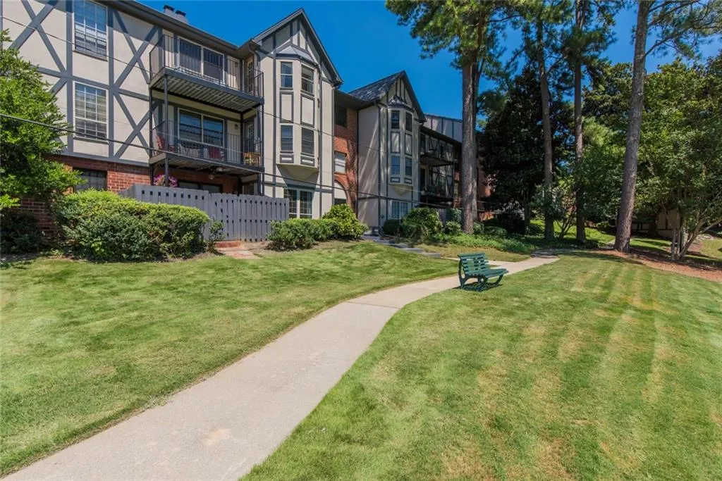 6851 Roswell Road Unit O9, Sandy Springs, Georgia 30328, 1 Bedroom Bedrooms, ,1 BathroomBathrooms,Residential,Sold,6851 Roswell Road Unit O9,6604271