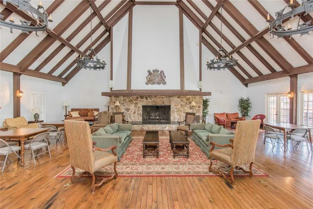 6851 Roswell Road Unit O9, Sandy Springs, Georgia 30328, 1 Bedroom Bedrooms, ,1 BathroomBathrooms,Residential,Sold,6851 Roswell Road Unit O9,6604271