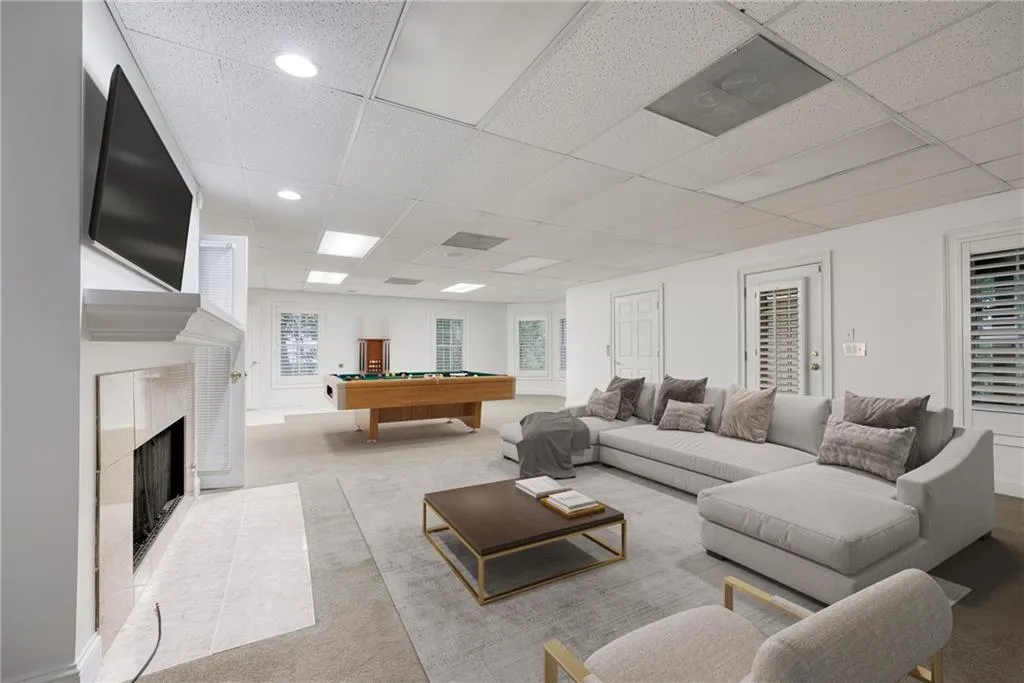 8 The Croft, Sandy Springs, Georgia 30342, 4 Bedrooms Bedrooms, ,4 BathroomsBathrooms,Residential,Sold,8 The Croft,7103300