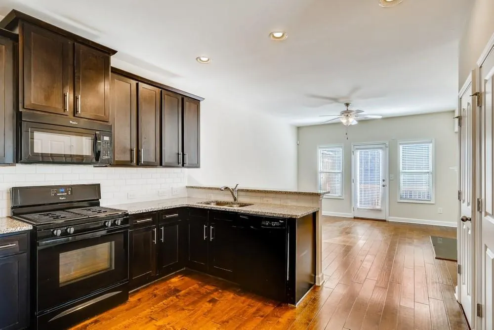 7365 Highland Bluff, Sandy Springs, Georgia 30328, 3 Bedrooms Bedrooms, ,3 BathroomsBathrooms,Residential,Sold,7365 Highland Bluff,6830126