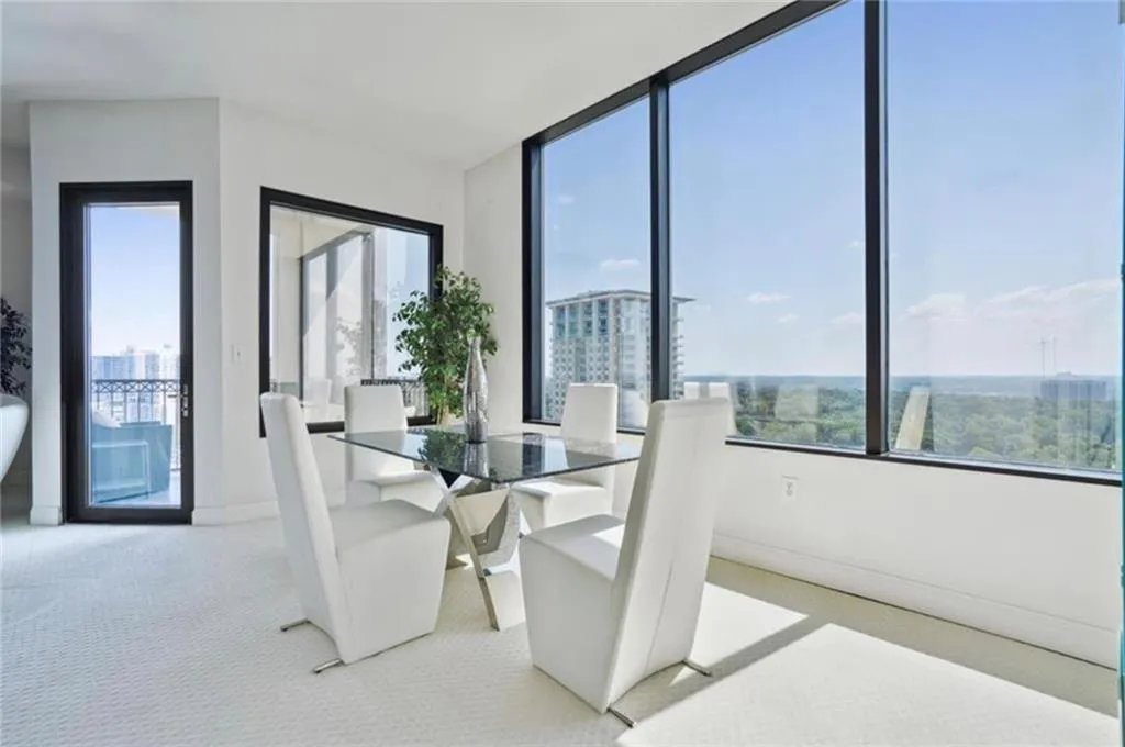 2828 Peachtree Road Nw Unit 2002, Atlanta, Georgia 30305, 2 Bedrooms Bedrooms, ,2 BathroomsBathrooms,Residential,For Sale,2828 Peachtree Road Nw Unit 2002,7623439