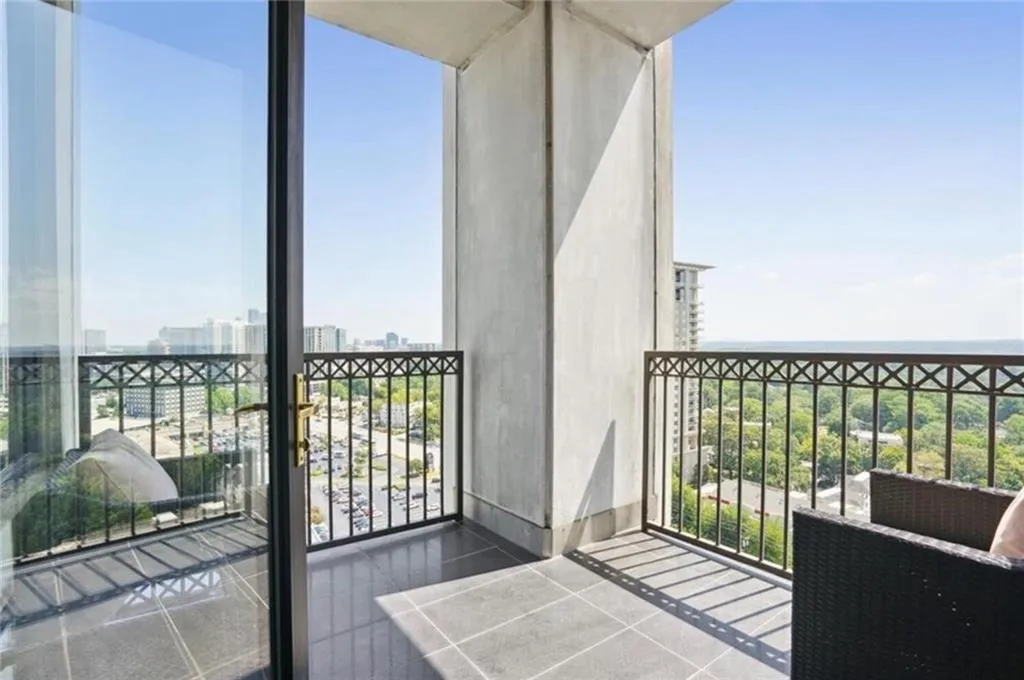 2828 Peachtree Road Nw Unit 2002, Atlanta, Georgia 30305, 2 Bedrooms Bedrooms, ,2 BathroomsBathrooms,Residential,For Sale,2828 Peachtree Road Nw Unit 2002,7623439