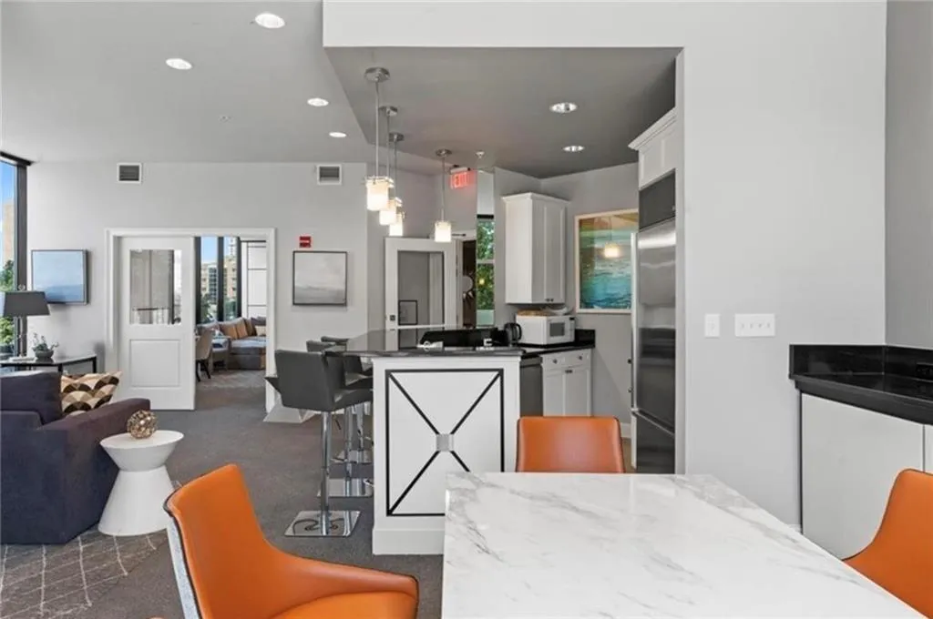 2828 Peachtree Road Nw Unit 2002, Atlanta, Georgia 30305, 2 Bedrooms Bedrooms, ,2 BathroomsBathrooms,Residential,For Sale,2828 Peachtree Road Nw Unit 2002,7623439
