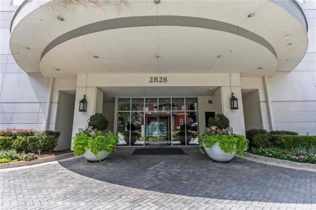 2828 Peachtree Road Nw Unit 2002, Atlanta, Georgia 30305, 2 Bedrooms Bedrooms, ,2 BathroomsBathrooms,Residential,For Sale,2828 Peachtree Road Nw Unit 2002,7623439